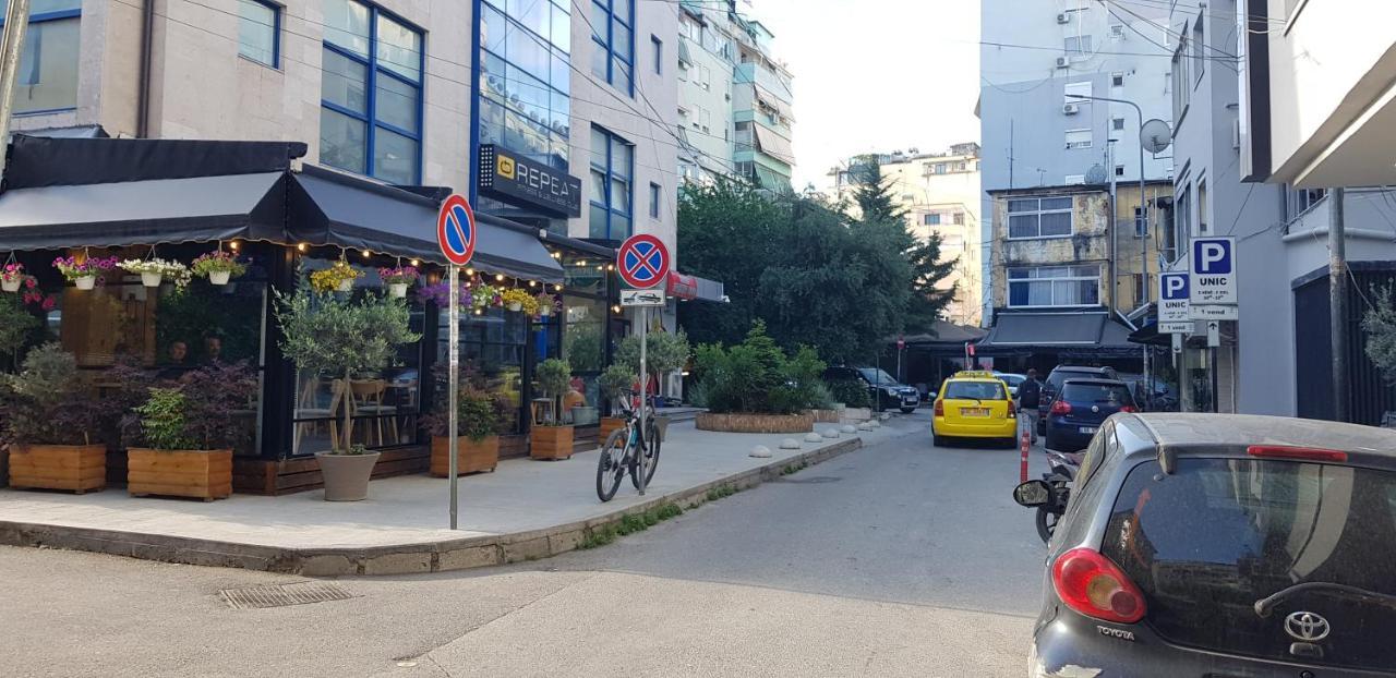 Nevila'S Apartment Tiranë Ngoại thất bức ảnh