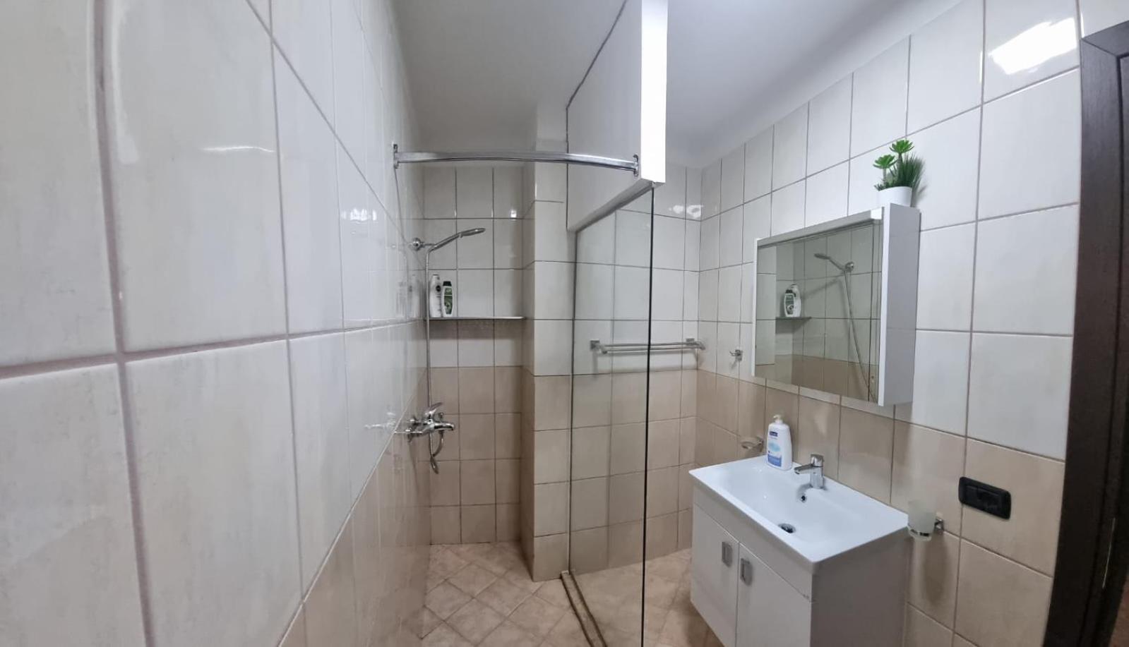 Nevila'S Apartment Tiranë Ngoại thất bức ảnh