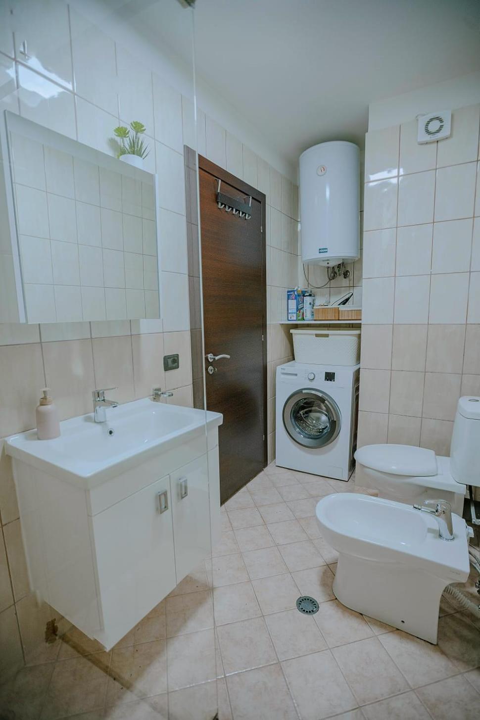 Nevila'S Apartment Tiranë Ngoại thất bức ảnh