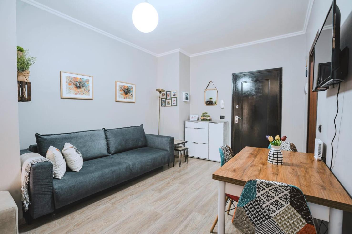 Nevila'S Apartment Tiranë Ngoại thất bức ảnh
